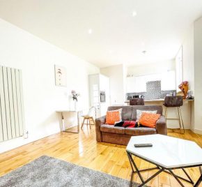 London 2-Bed Apartment in Herbert Road